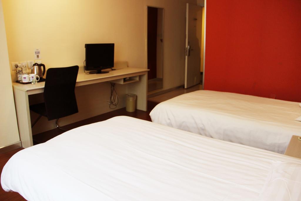 Hanting Hotel Shanghai South Railway Station Luoxiang Road Branch الغرفة الصورة